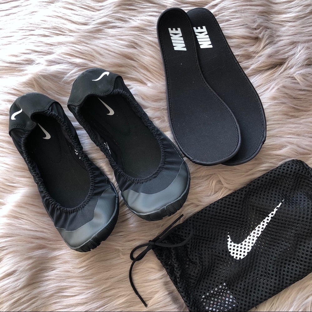 NIKE Studio Flats